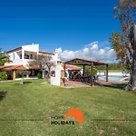 #213 Roja Cozy & Quiet *