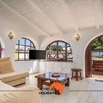 #213 Roja Cozy & Quiet